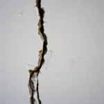 Fissure horizontale, verticale ou en escalier : ce que chaque forme révèle
